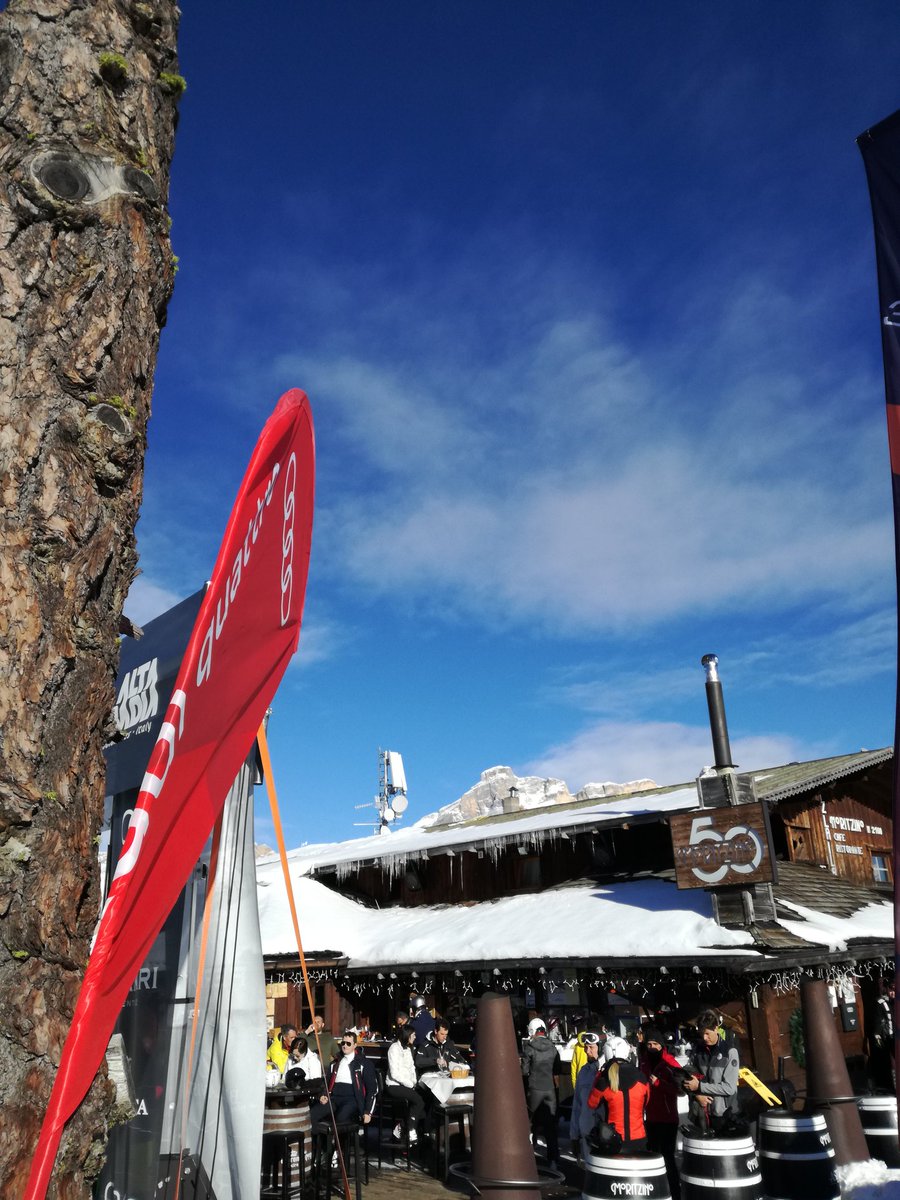 robcastrichella's tweet photo. Dopo una giornata sugli sci c'è solo un posto dove fermarsi a mangiare: il @moritzino ! #AudiWinterLive #AudiQuattroSkiCup #AudiDelightExperience https://t.co/p6kky99UWQ