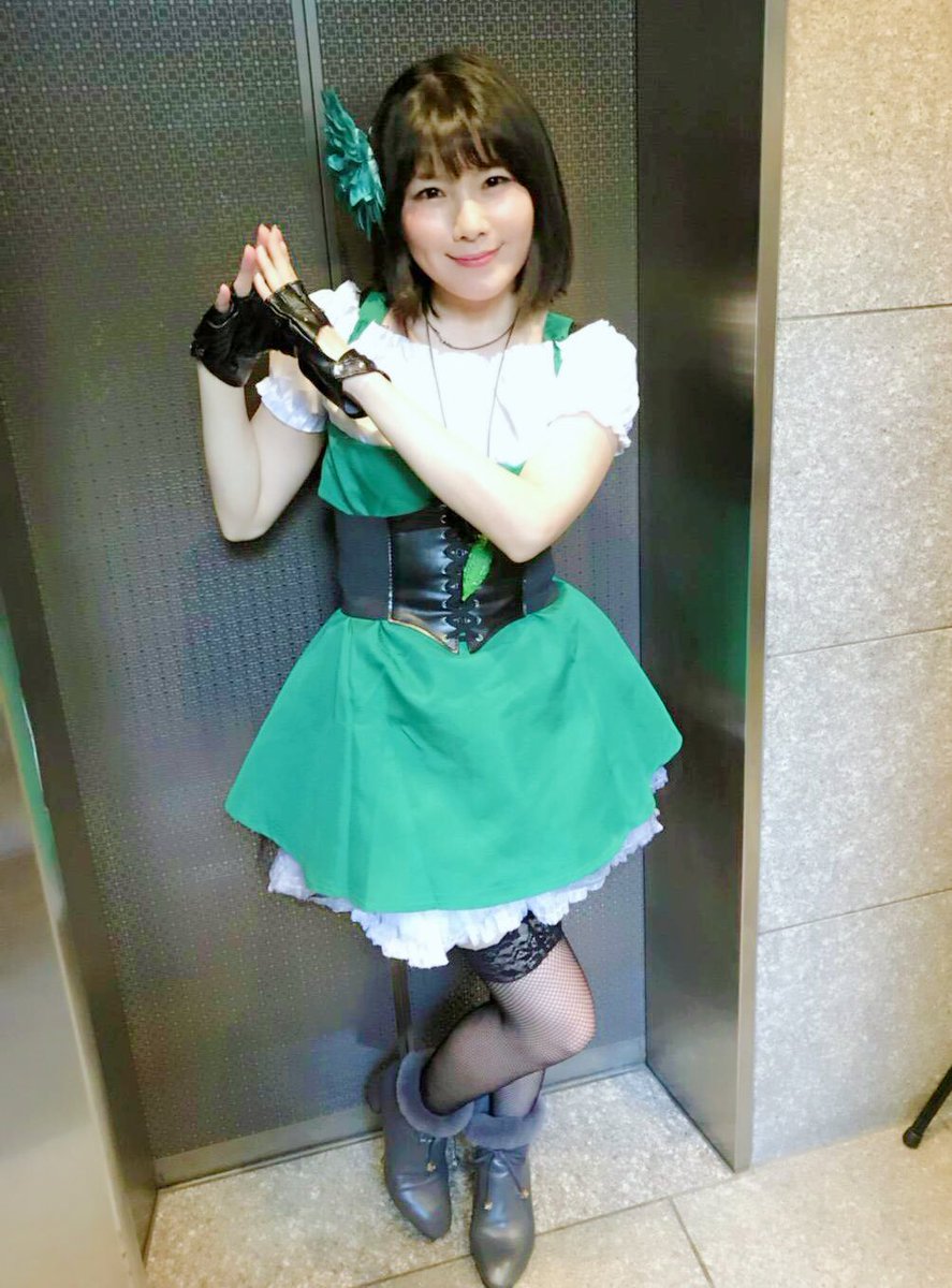 suzuko_urasaki's tweet photo. あやまんJAPANユース #pussy3 のフェラチ王女ちゃんと昨日のライブ一緒だった嬉しいー(*´꒳`*)
彼女21歳、私58歳の冬❄️
意外に皆さま気付かないようなのですが、キャッチフレーズ永遠の58歳とは、ゴーヤー(58)歳なのです( ˙-˙ )ノ🥒 https://t.co/U5FH2pogTS