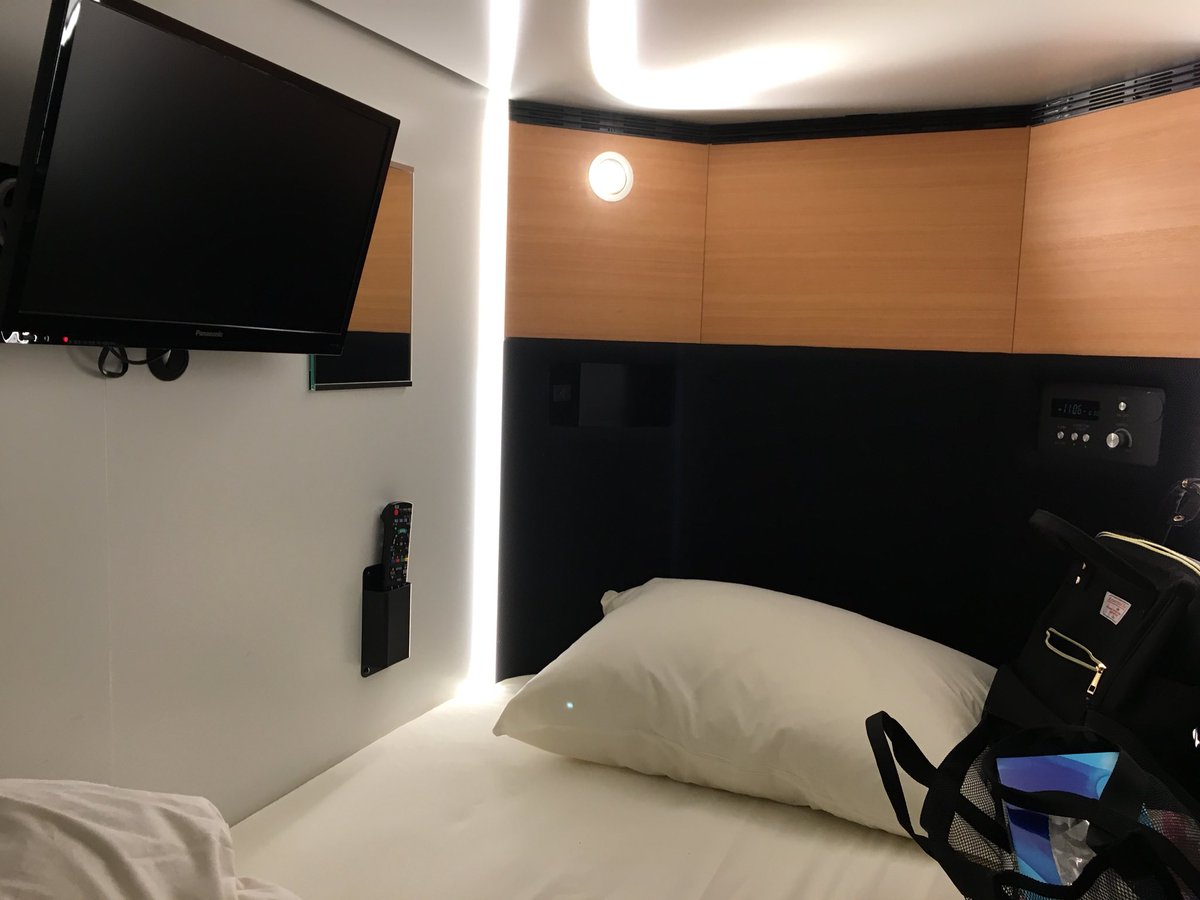 黒之助 ゆきねぇ 人生初のカプセルホテルなう 意外と広いしテレビ Wifi付いてて快適や 黒之助 ゆきねぇ 人生初のカプセルホテルなう 意外と広いしテレビ Wifi付いてて快適や