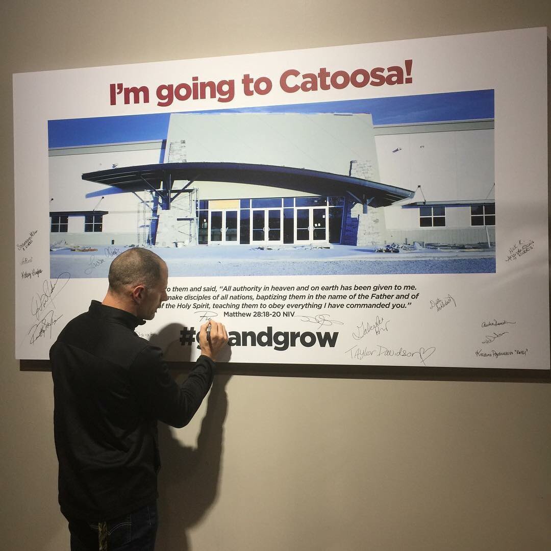 lifechurchOWS's tweet photo. Today the Life.Chuch Catoosa team is taking over for week 1 of ‘What Would Jesus Undo’! Make sure to sign the Catoosa photo op and take a picture letting everybody know you are ready to #goandgrow #lifechurch #onechurchinmultiplelocations #greatcommission https://t.co/GsKaPaLPff