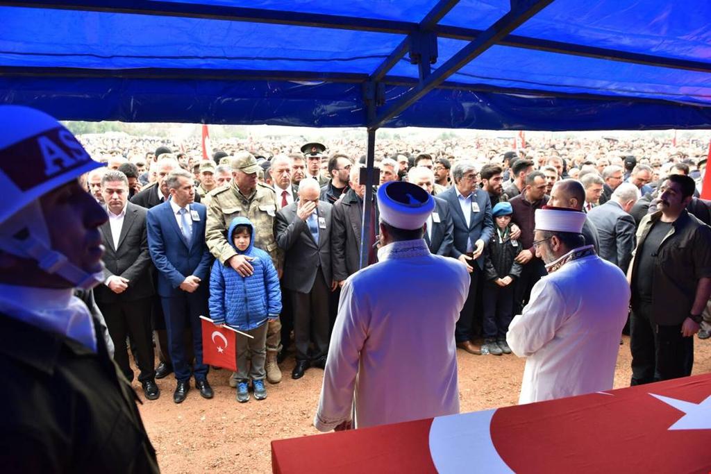 ailesosyalhatay's tweet photo. Zeytin Dalı Harekatı sırasında terör örgütü PYD/PKK/KCK/YPG/DEAŞ mensuplarıyla çıkan çatışmada 10 Şubat 2018 Cumartesi günü şehit olan Piyade Uzman Çavuş Oğuzcan Ekiz için Erzin İlçesinde tören düzenlendi. https://t.co/O6poprw931