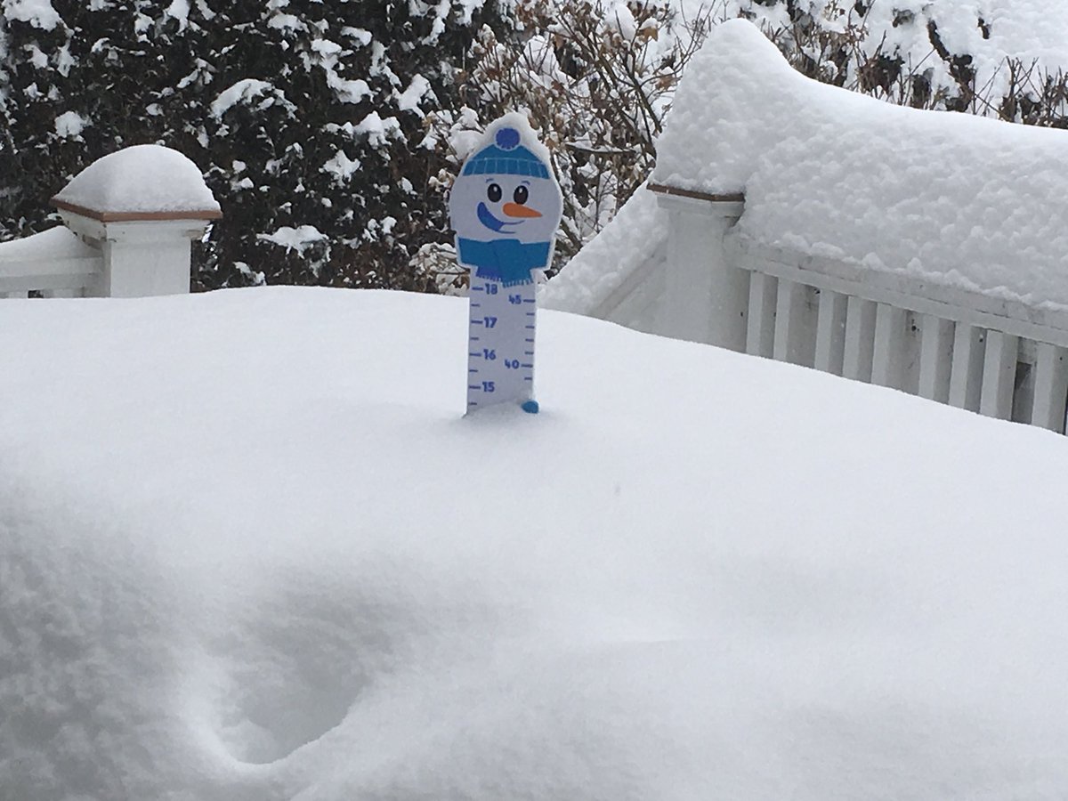 TracyButlerABC7's tweet image. Good morning, friends!  I haven’t been home for three days!  Just took at peek at the #snowtable!  How much snow do you have?  #Chicago