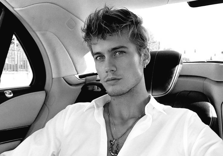 FamousBaseRPG's tweet image. •Neels Visser •

》 @NeelsVisserrpg