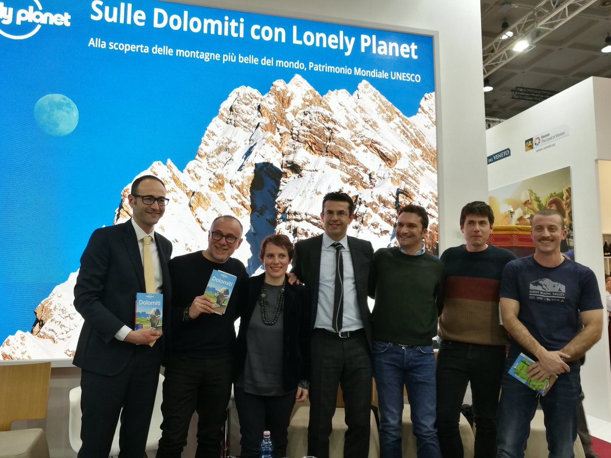 L'ultima nata in casa <a href="/lonelyplanet_it/">Lonely Planet Italia</a> accolta alla <a href="/bitmilano/">BIT</a> da un pubblico numeroso e curioso! #Dolomiti: un #viaggio nell'arcipelago fossile senza confini per un turista che ama scoprire la bellezza di un paesaggio montano unico al #mondo! Grazie <a href="/RegioneVeneto/">Regione del Veneto</a> x ospitalità!