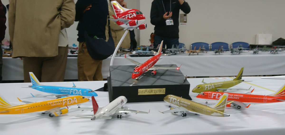 J_zerofighter's tweet photo. 集合写真を撮らせていただきました(^^)
#タミヤ #エンブラエル175 #UAMC #UAMC2018 #FDA #フジドリームエアライン https://t.co/EIVw2IB7wa
