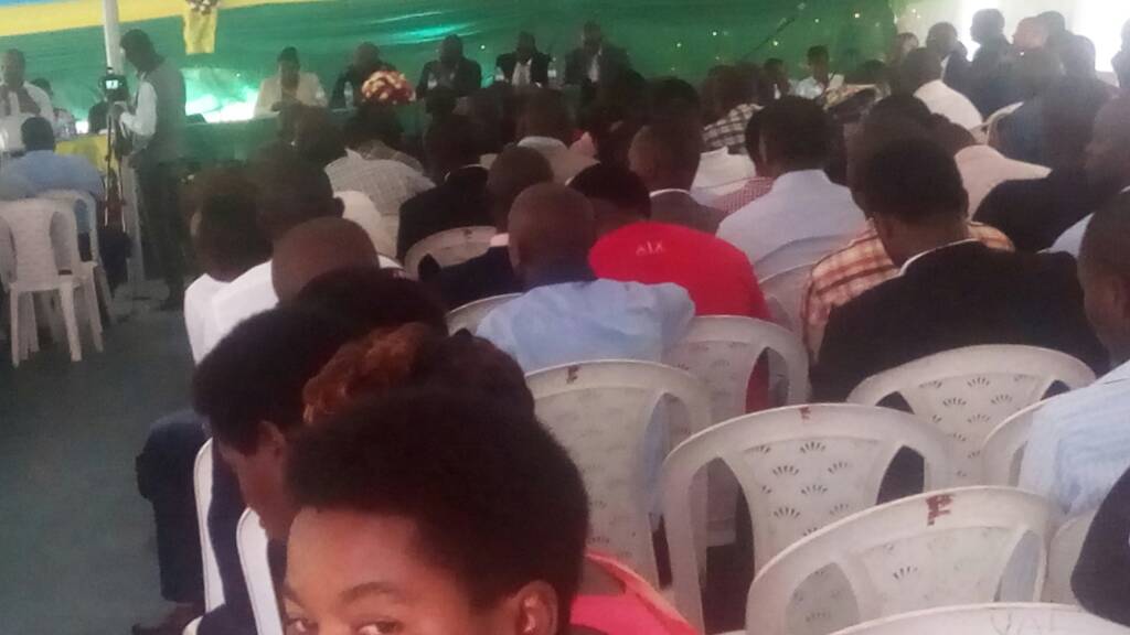 None kuwa 11/02/2018, mu murenge wa Runda, turi mu nama nyungurana bitekerezo y'ihuriro ry'abanyerunda ikurikirwa no gusabana.