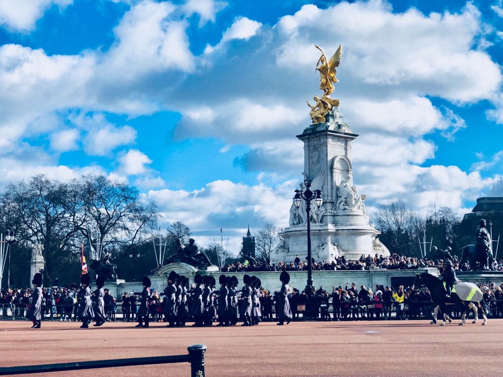 Carmendb_98's tweet photo. London 😍 https://t.co/T5KptUy44q