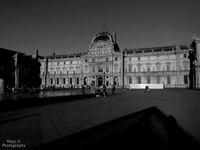 MarySAVI's tweet photo. Pyramid's dark shadow.
.
.
#Louvre #Paris #museum #pyramide #amazing #architecture #photography #photooftheday #Architectureporn #blackandwhite #Architecturelovers #shadow #cityscape #explore #instagood #capture  #composition #igersparis #instaparis #Ilo… https://t.co/9oFWgpHHDD https://t.co/XPxImwuLQ5