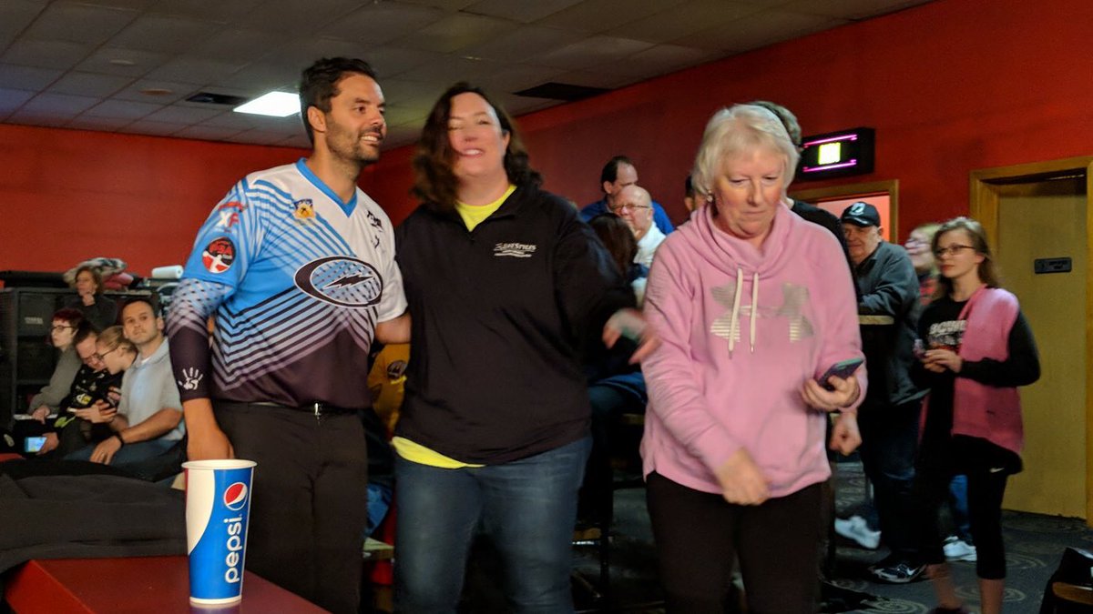 PBATour's tweet photo. Less than 5 minutes after a messenger missed the 10 to cost him his match, he's out signing autographs for the fans! Belmo! ❤️ #PBA https://t.co/CZ2hLBhAIe