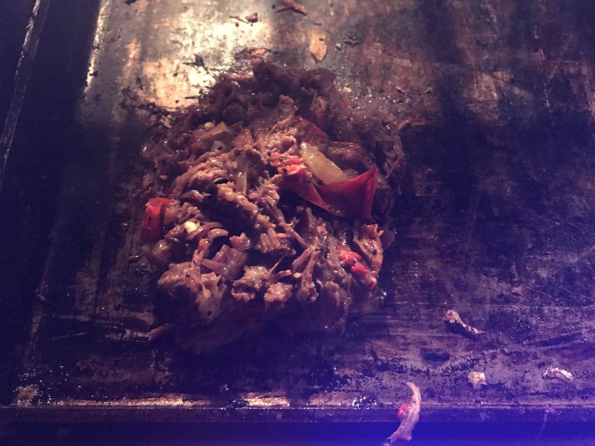 azurestack_guy's tweet photo. Finally ..... #pulledbeefburger https://t.co/ramst5sVHg