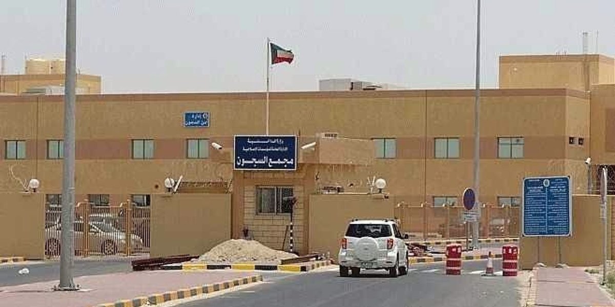 إحالة مهربي رجال الاعمال السوري بشار كيوان «حامل للجنسية الفرنسية» من #الـكـويـت .. وهما سائق شاحنة مصري ومهرب سوري إلى السجن المركزي بعدما امر قاضي التجديد حبسهما 14 يوما على ان يتم عرضهما مجددا لإستمرار محاكمتهما.pic.twitter.com/V66qqisL7T dlvr.it/QFxjK3