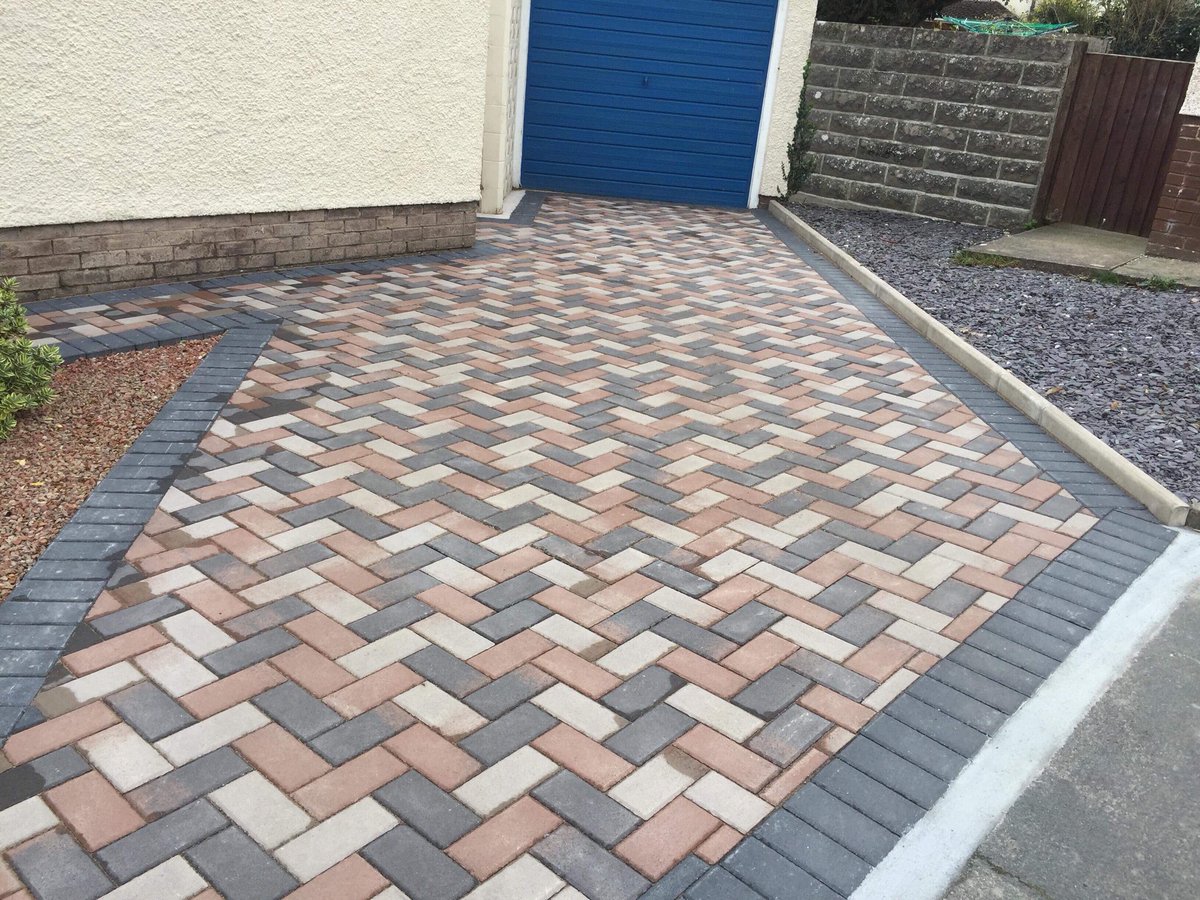 BarleystoneJoe's tweet photo. Our larchfield sycamore on a driveway in North Wales. Supplied by @RWDL_NorthWales https://t.co/wOvQMg2zu2