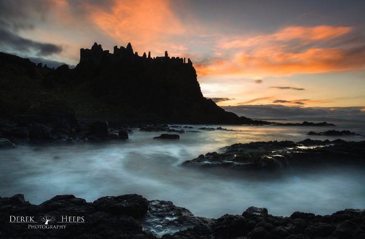 A dark and mysterious Dunluce Castle on a freezing cold winter day 📷 Pic captured by <a href="/derekheeps/">Derek Heeps Photo</a> 😍👌🏻