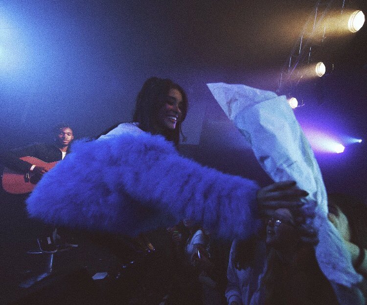 vougesbeer's tweet image. i can’t wait for all the tour pics omg
@madisonbeer i love love love you