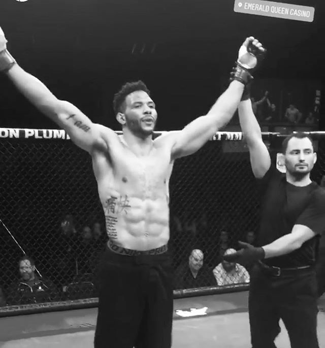 BalanceMMA's tweet photo. Congrats to Jay (@thelimitless_1 ) on his first round armbar #mma finish!!! // #TeamBalance #balancestudios #phillyfox29 #phillyfox #bjj #mmafighter #jiujitsu #jiujitsuselfdefence #jiujitsulifestyle #bjjlifestyle #phillymma #philly #philadelphia #armbar https://t.co/zSRuSx10Im