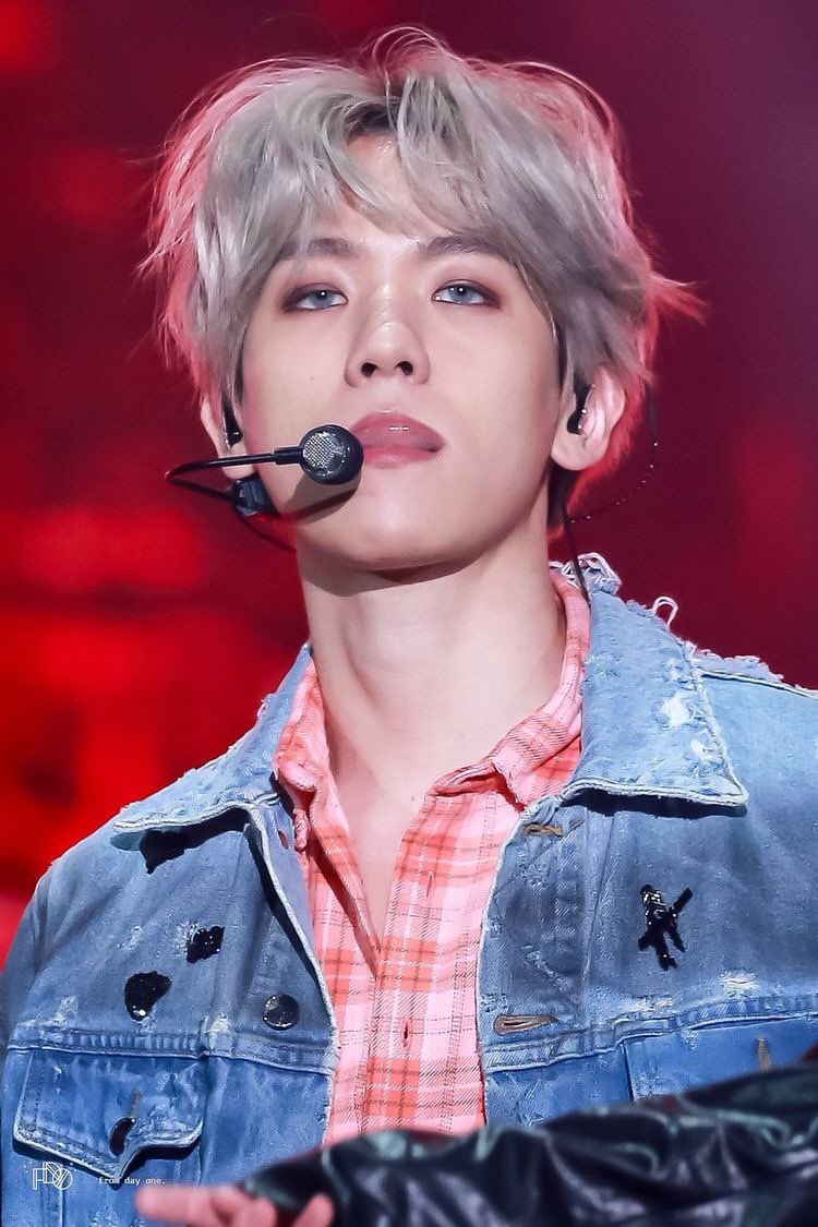 foaming99's tweet photo. I CANNOT THINK OF A CAPTION FOR THIS.

#iHeartAwards #BestFanArmy #EXOL @weareoneEXO https://t.co/9p0RNeIhon