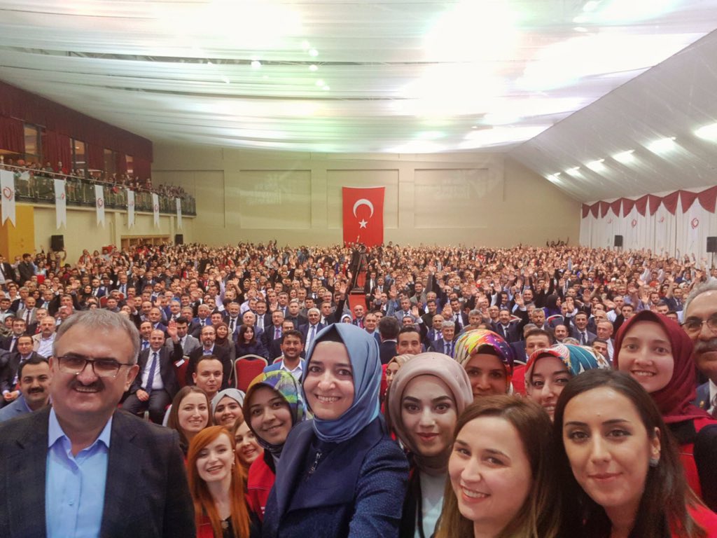 drbetulsayan's tweet photo. Bakanlığımızca Antalya'da düzenlenen "ASDEP Görevlileri Hizmet İçi Eğitim Programı"nın son gününde, İl Müdürlerimiz, SHM Müdürlerimiz ve yurdun dört bir yanında vatandaşlarımızın derdine derman olamak için çalışan ASDEP personelimizle bir araya geldik. https://t.co/fBzxMhR2Cs