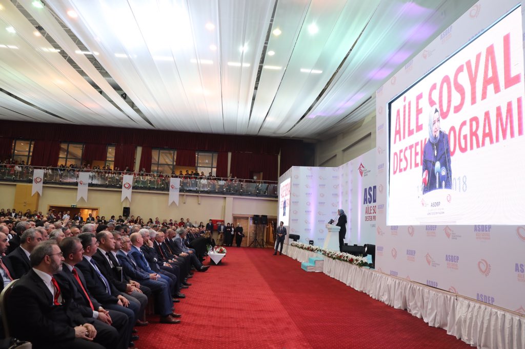 drbetulsayan's tweet photo. İnsana dokunmak, mazlumlara, muhtaçlara yardım elini uzatmak bir gönül işidir. Bu iş ne makam, ne maaş için yapılacak bir iş değildir. Yaptığımız her işte yetimlerin, öksüzlerin, kimsesizlerin vebali vardır. Bizler bu sorumluluk duygusuyla hareket ediyoruz. https://t.co/5j8CtWYcTc