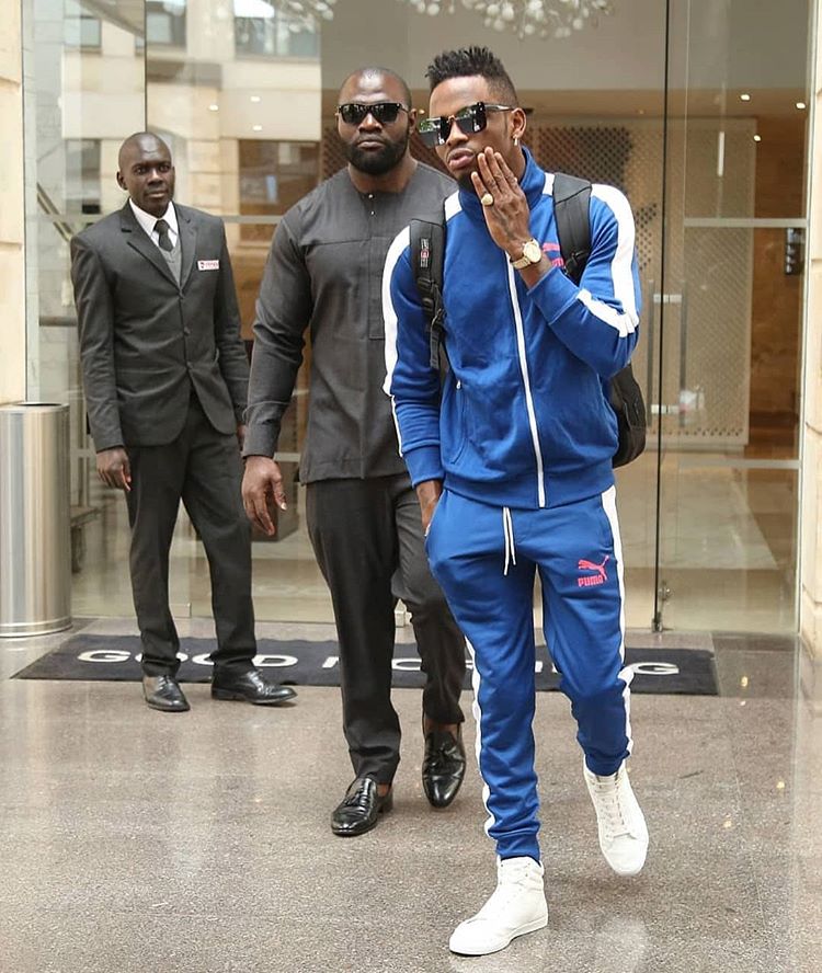 Jackspecial_1's tweet photo. #Simbaaaa hahaha @diamondplatnumz @BabuTale @Sallam_SK @iamlavalava @Rayvanny @RichMavoko @harmonize_tz @mbossokhan @Queen_Darleen @mwarabuwakko @Jackspecial_1 @Wcb_Wasafi @WCBOFFICIAL_ https://t.co/KLvrMoPbdk