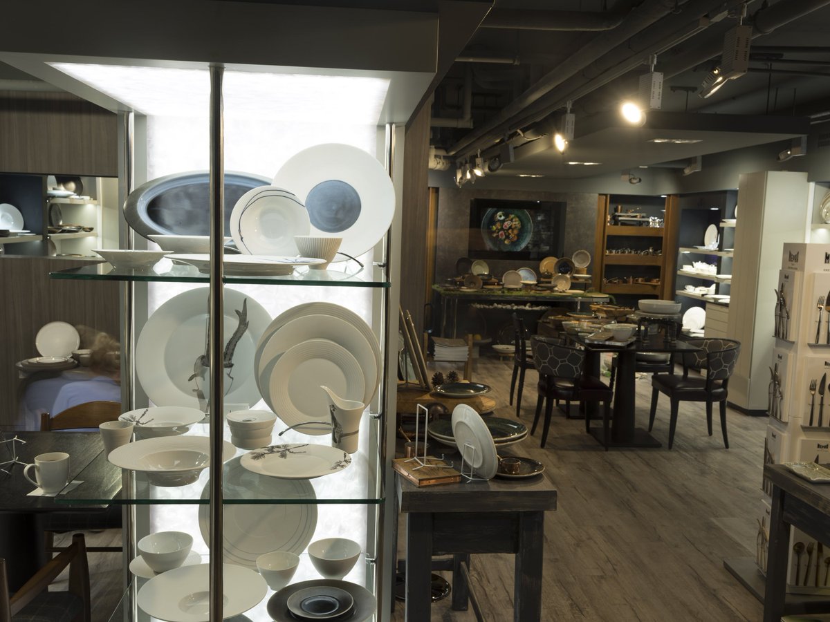 GoodfellowsLtd's tweet photo. We are always happy to welcome customers old and new to our #London showroom!

Come and discover why chefs call it the #PlateCave

Book a viewing here: https://t.co/gMl4rpkiNW https://t.co/IXOEwUqWoV