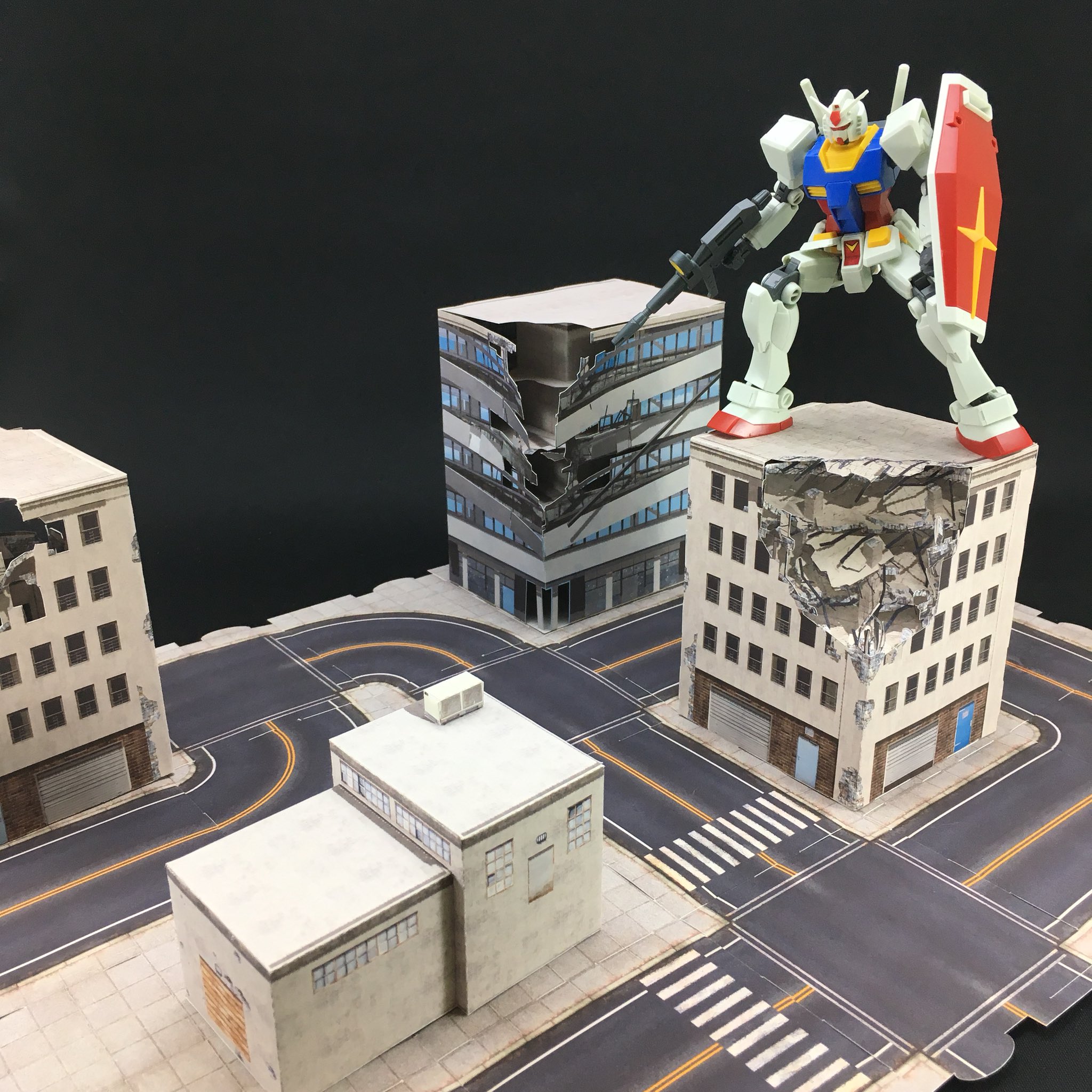 ドラゴンホース株式会社 ジョイントマット 1 144道路 商品テスト 同じスケールの破損建物と併用することで市街戦ジオラマを手軽に作れます Pepatama ペーパージオラマ T Co Pmxj96jphw Twitter