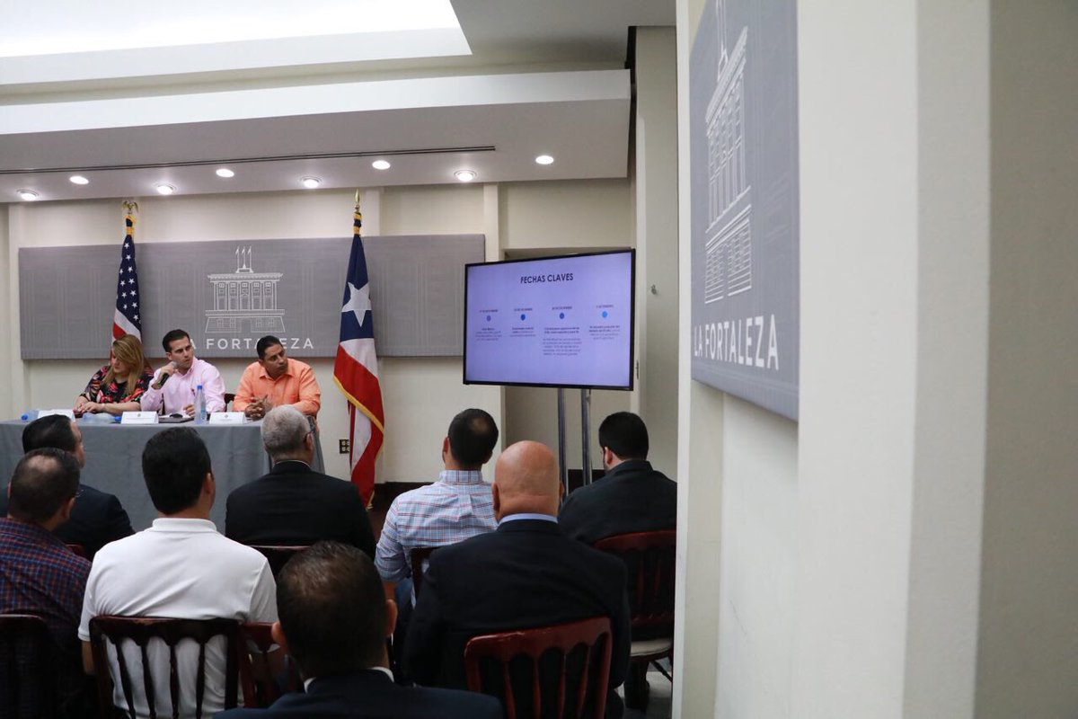 ricardorossello's tweet photo. Iniciando nuestra reunión con los alcaldes federados en @fortalezapr para presentar el alcance para los municipios de los fondos aprobados para Puerto Rico por el Congreso. Me acompaña la comisionada @Jenniffer2012 y @MolinaAlcalde https://t.co/pVZu33GB9P