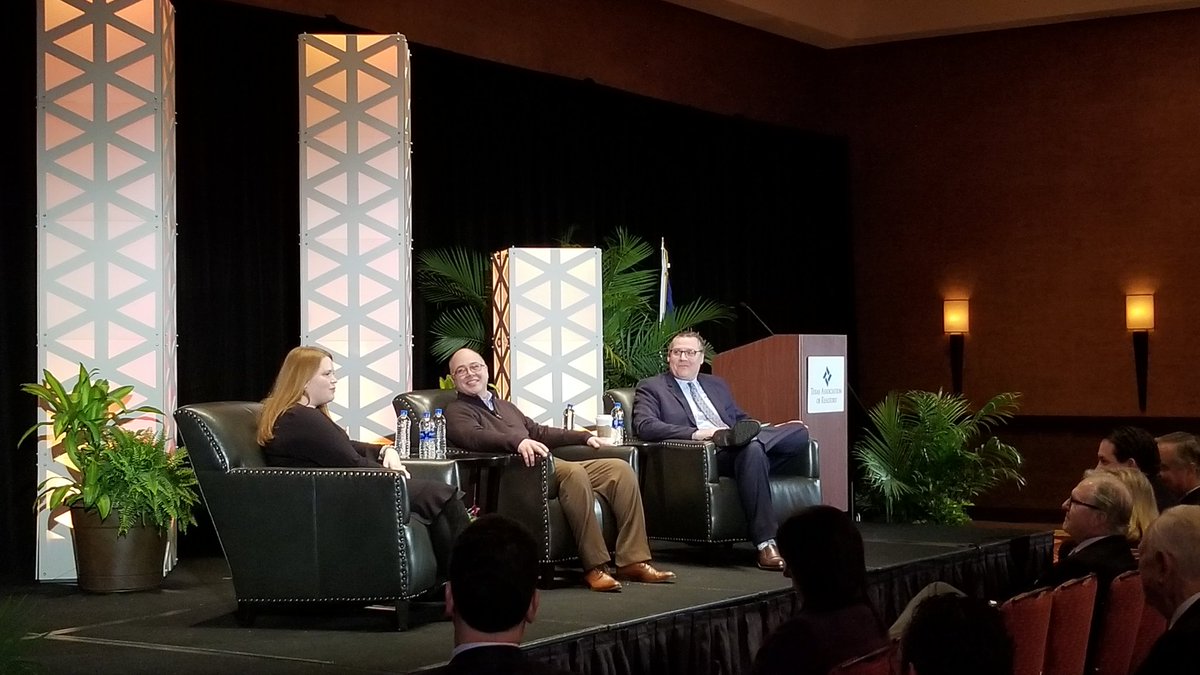 Leslie Pardue, <a href="/JamesAldrete/">James Aldrete</a>, and <a href="/jamesrhenson/">Jim Henson</a> talking politics to 400 #TXRealtors at the @TAR_GA Forum. Dropping tons of information about the 2018 primaries.