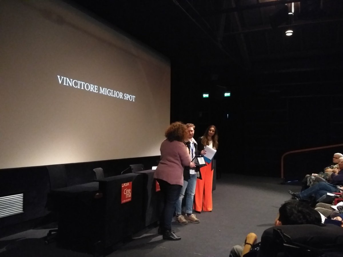 Premio MIGLIOR SPOT va a 'Beyond the image - Poland Syndrome' di Francesco Martinuzzi 
Consegna il premio Alessia Daturi, membro della Giuria di Qualità. 

#UnoSguardoRaro #cinema #malattieRare #premiazioni #festival #RareDisease #RareDiseaseDay #RDD