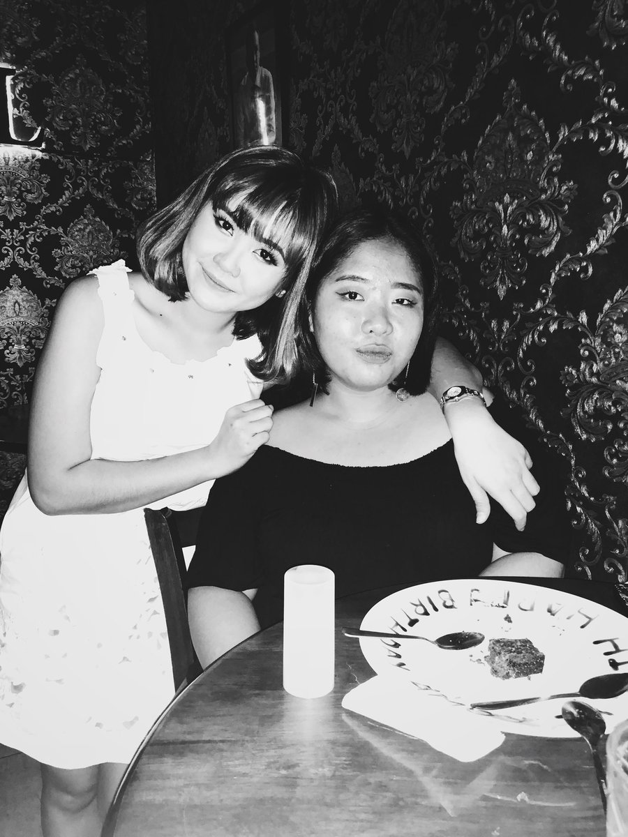 Catalyea_AY's tweet photo. Cause its Amoy’s birthday 🎂 #amoyturns24 #minicelebration #jibrilss15 https://t.co/5A7Xx5CGMP