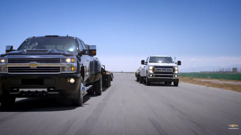 AutoAlertcxm's tweet image. #HowieLong #DragRaces the #Chevy #Silverado HD vs #Ford Super Duty   #Follow fzlnk.com/uOTCSmDs