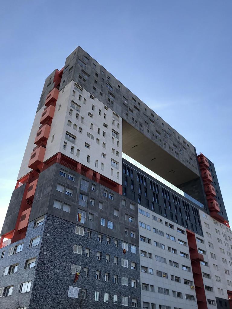 mosferie's tweet photo. Mirador Sanchinarro. Madrid. MVRDV [OC][1600x2134] https://t.co/wZGlsTG1pw