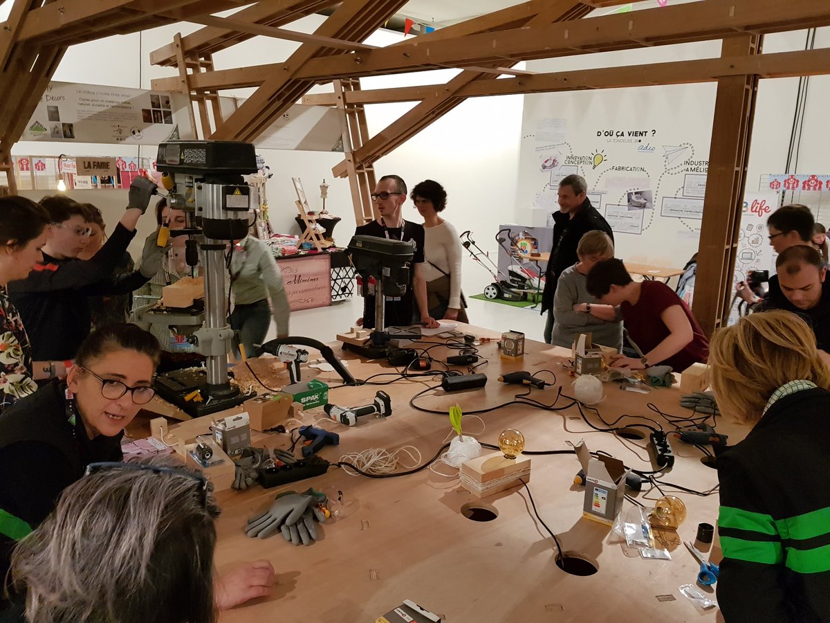 pietraszewski_l's tweet photo. #makerfairelille : Fête de la science au #tripostal. L' occasion de retrouver @techshop_lille Bois Blanc et de nombreux exposants pour le rendez vous de l'innovation et de l'économie circulaire. #MFL18 (@lavoixdunord @VDNArmentieres ) https://t.co/AhOJtlNuXt