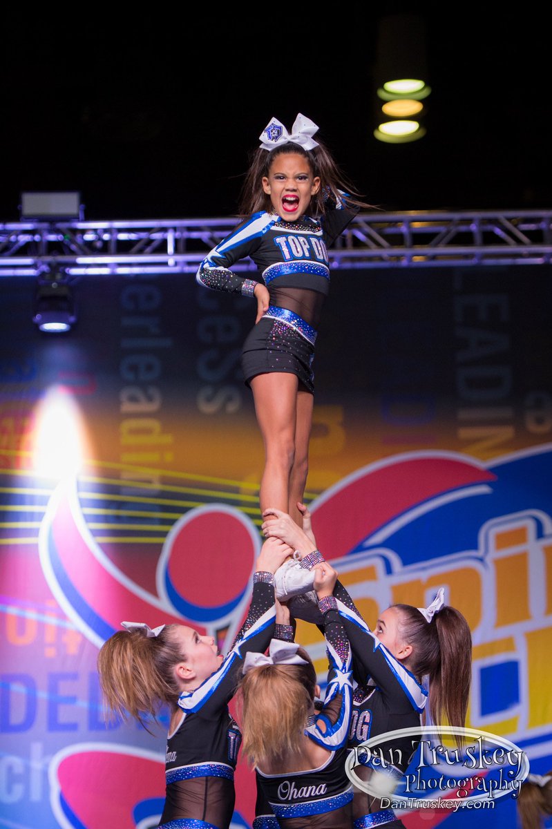 FLTDJuniorFrost's tweet image. Frost takes on cheersport! ❄️ #Cheersportweek