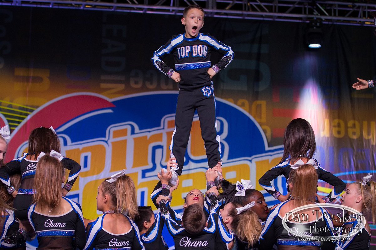 FLTDJuniorFrost's tweet image. Frost takes on cheersport! ❄️ #Cheersportweek