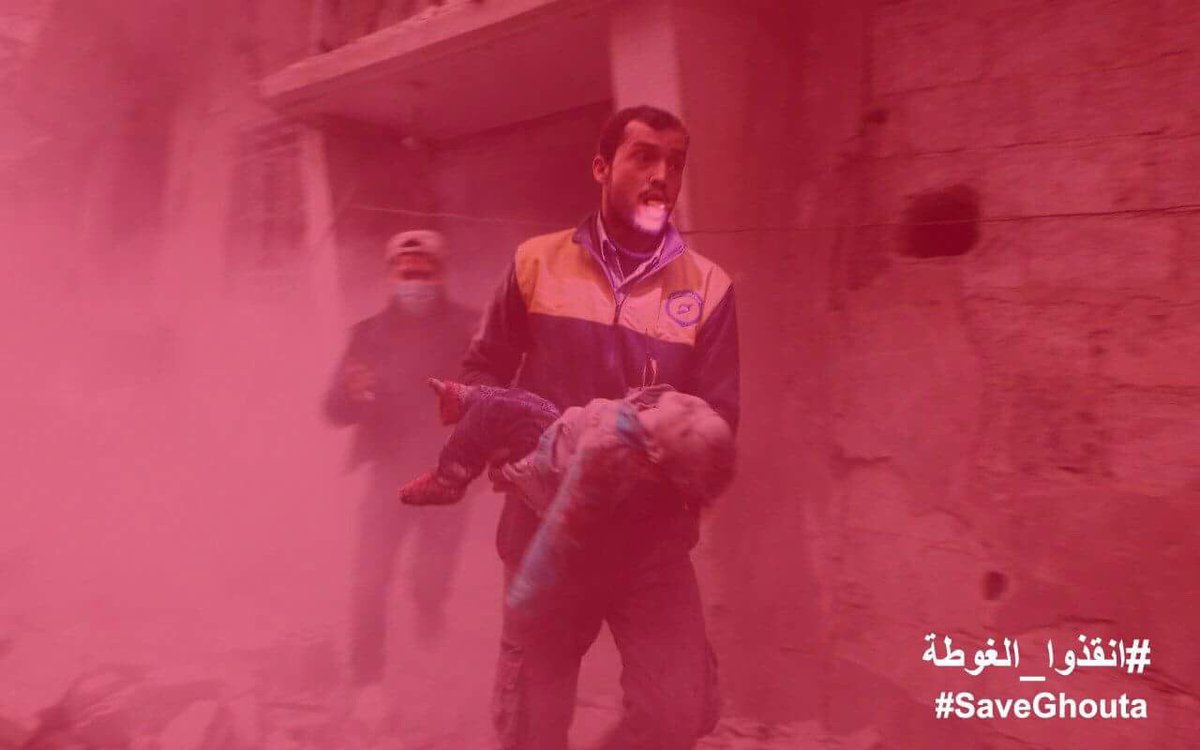SyriaCivilDefe's tweet photo. ألف محاصر يذوقون أعتى أنواع العذاب
حصار .. جوع .. قهر في سجن الغوطة الكبير! 
مئات الغارات والصواريخ .. قصف جنوني بلا رحمة
1123 شهيد خلال ثلاثة أشهر قتلوا خنقا وجوعا وقصفا ودفنا تحت الأنقاض!
 أنقذوا المحاصرين .. أنقذوا من تبقى
#انقذوا_الغوطة 
#SaveGhouta https://t.co/5Oztajvmzw