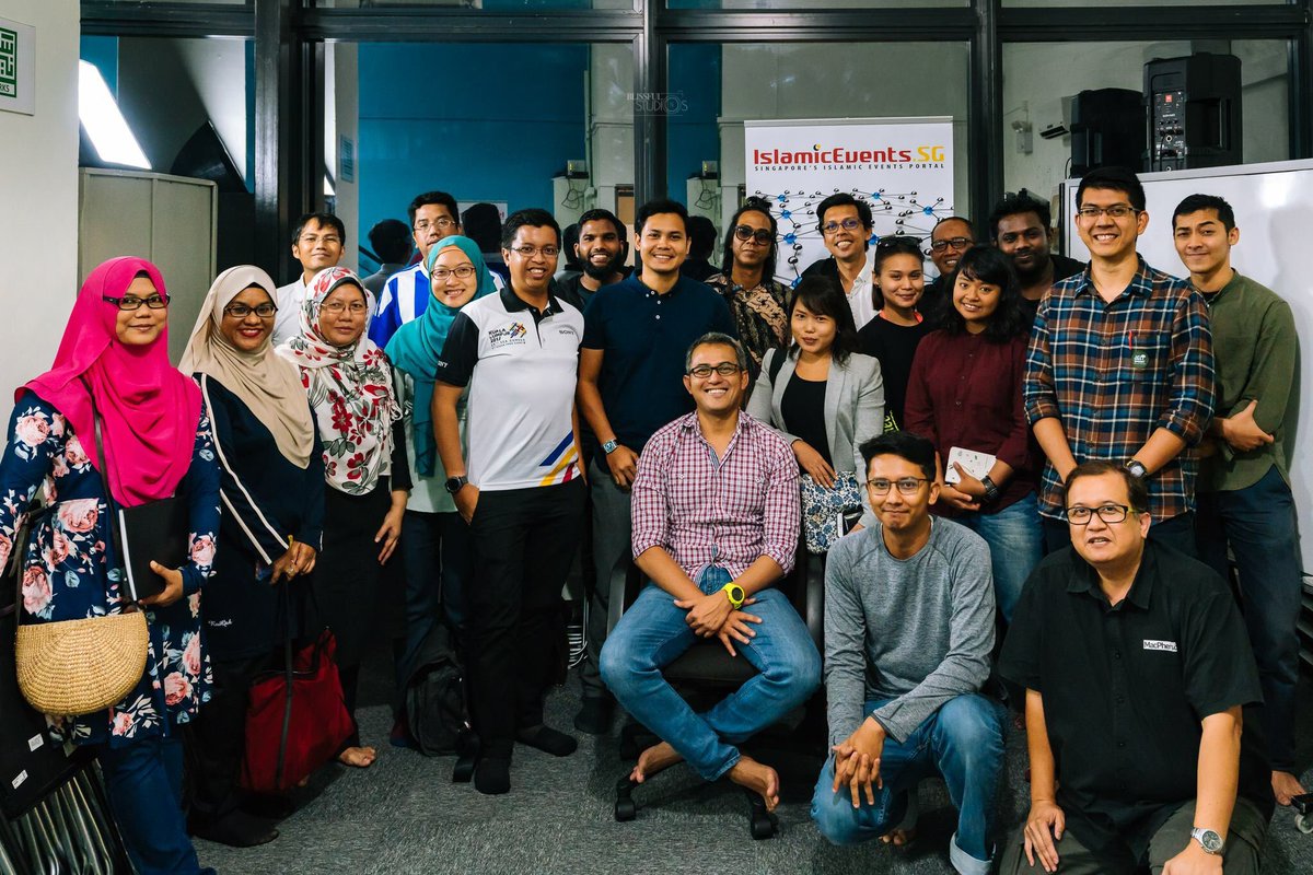 GEPWeMakeItReal's tweet photo. To get ahead, get started, when we start, we hv to break the complex task to all the small manageable task, then begin frm the 1st one.

Fri night, 2 1/2 hrs, absorbing impt info by speaker, Mr Riduwan Matni, every attendees hv learned sthing valuable. 

“Every1 has a boss!” TQ https://t.co/xznpW1Dh7S