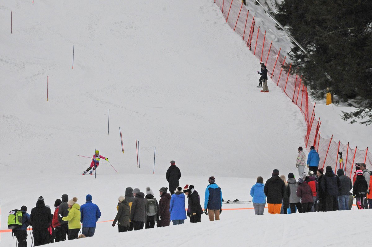KingPineSkiArea's tweet photo. You never know when you just may be watching a future Olympian. So much talent racing down Jack Pine in today's New Hampshire Alpine Racing Association U12 & U14 Qualifier race. #NHARA #ItAllStartsHere #SkiNH #SundayFunday https://t.co/2dciA2riIM