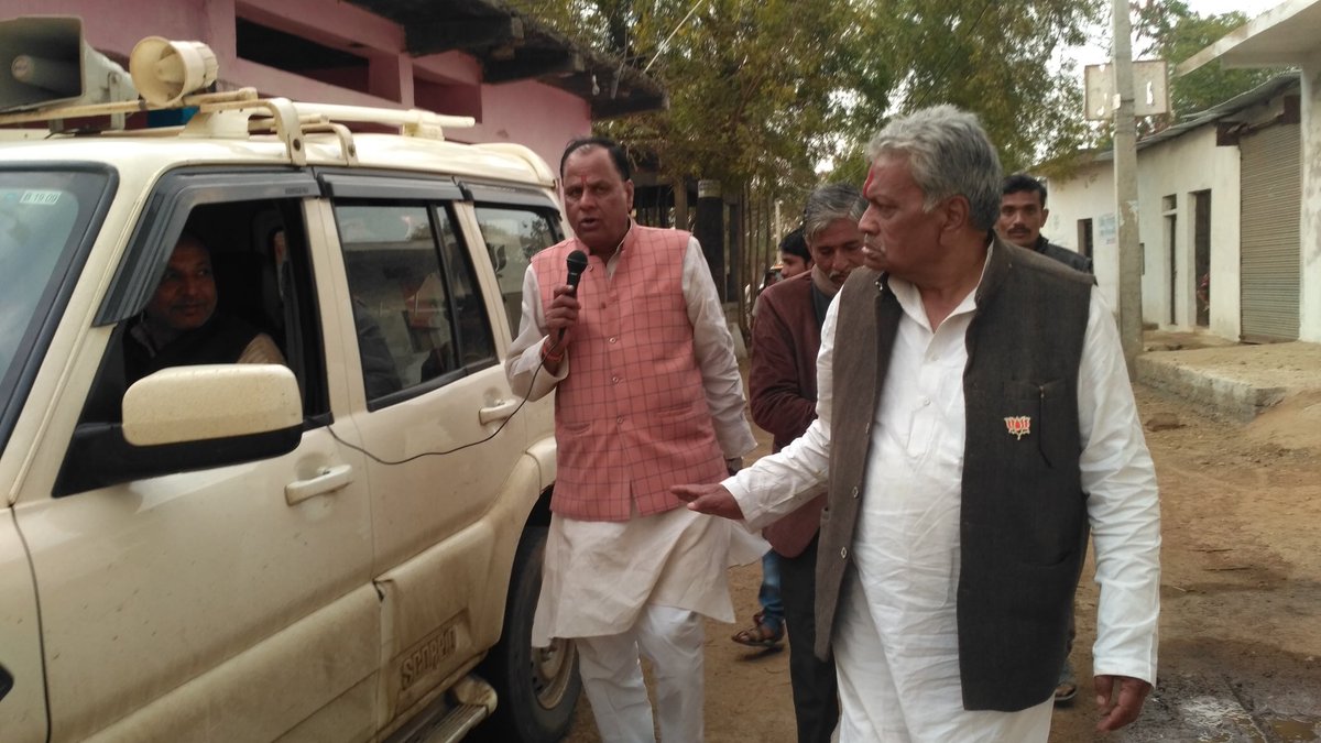 OPKHATIK's tweet photo. आज कोलारस विधानसभा क्षेत्र के ग्राम खिरिय��,हतनागपुर,वड़ोखरा,श्यामपुर,वेरखेड़ी,अजलपुर,वारई,गुडाल ग्राम में देवेंद्र जैन पत्ते बाले के साथ जनसंपर्क करते हुए पू,वि ओमप्रकाश खटीक जी https://t.co/WsD3QKe0UZ