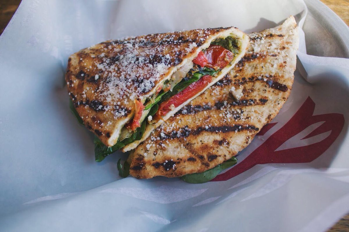 herbandfiregr's tweet photo. When the Veggie Flatbread has charred artichokes, roasted red peppers, baby spinach, goat cheese and more... all while being grilled to perfection! Weβre firing them up today π₯π±π€€ #herbandfire #artisanflatbread https://t.co/6IUD2mRx2b