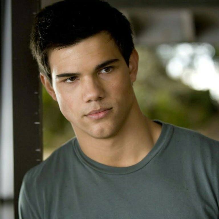 Happy birthday to the handsome and talented Taylor Lautner! 