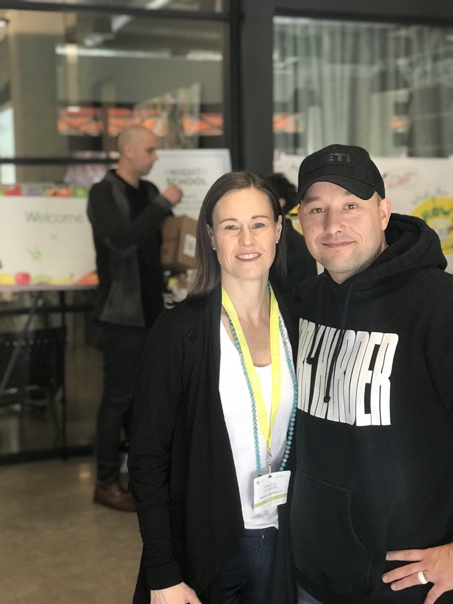 MSFTAdvertising's tweet image. Enjoying the #sun and final #hacknatural sessions at #NatchCom with @CookingCaveman and @francescromwell