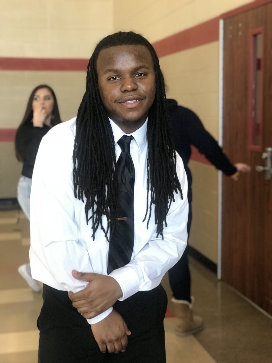 iamcamronn's tweet photo. Doing it for the culture 😂#ShortGuyTwitter 5’7 young king 🤴🏾 https://t.co/yiLAOpBpm5