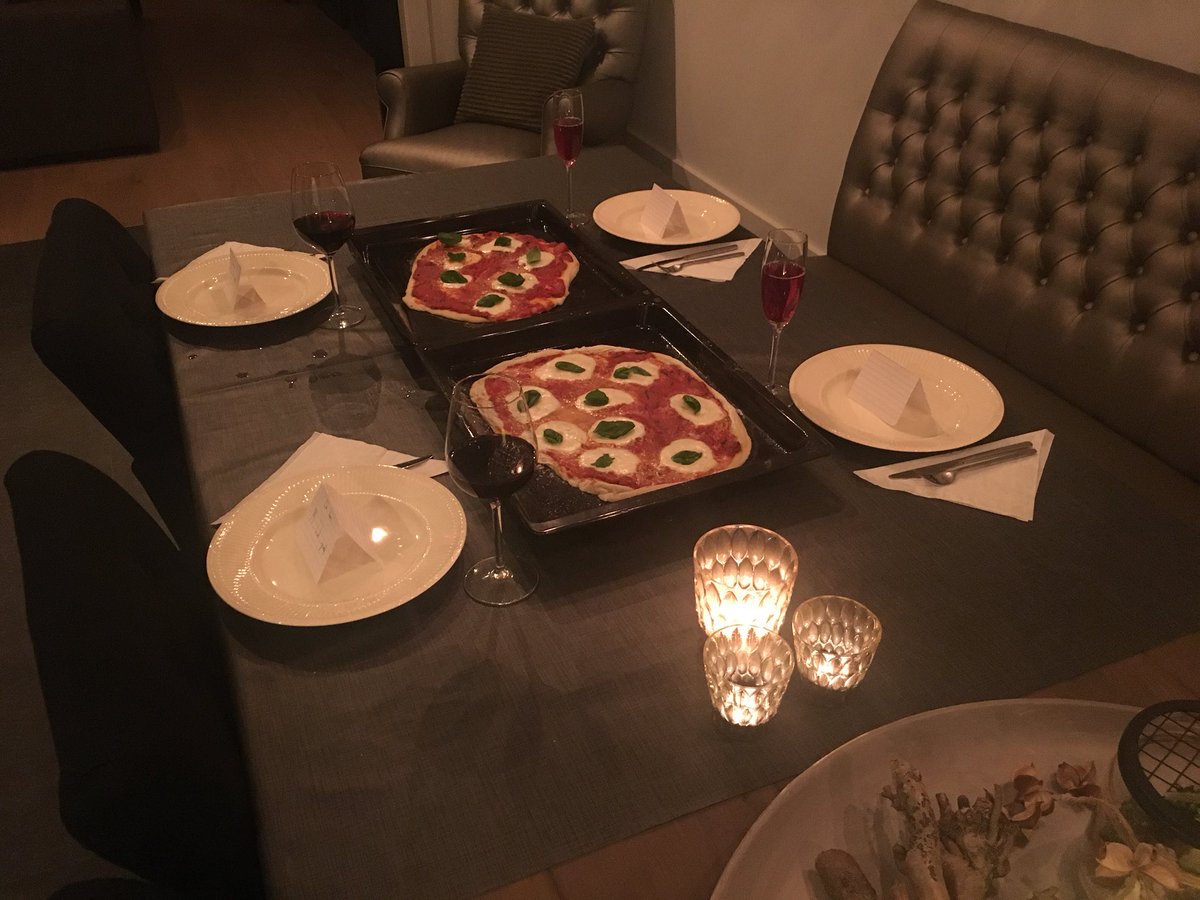 DeGraafSoftware's tweet image. Samen met m’n dochter pizza bakken. Leuk én lekker 😋