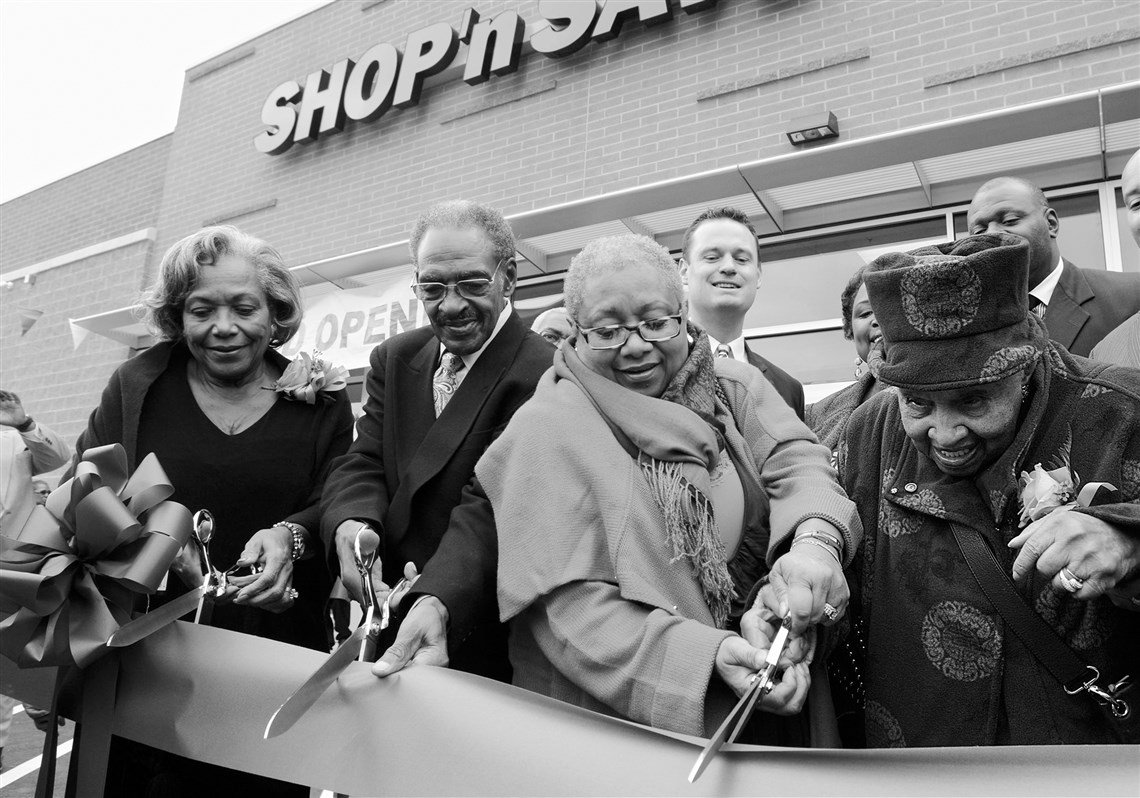 thefoodtrust's tweet photo. "We don't have to accept the status quo. No one should have to wait 30 years for a grocery store." The Food Trust's Brian Lang and @American_Heart Board member Dr. Indu Poornima on the health benefits of supermarket access, via @PittsburghPG: https://t.co/ASFvlqe7vJ https://t.co/T5BY4FGsot