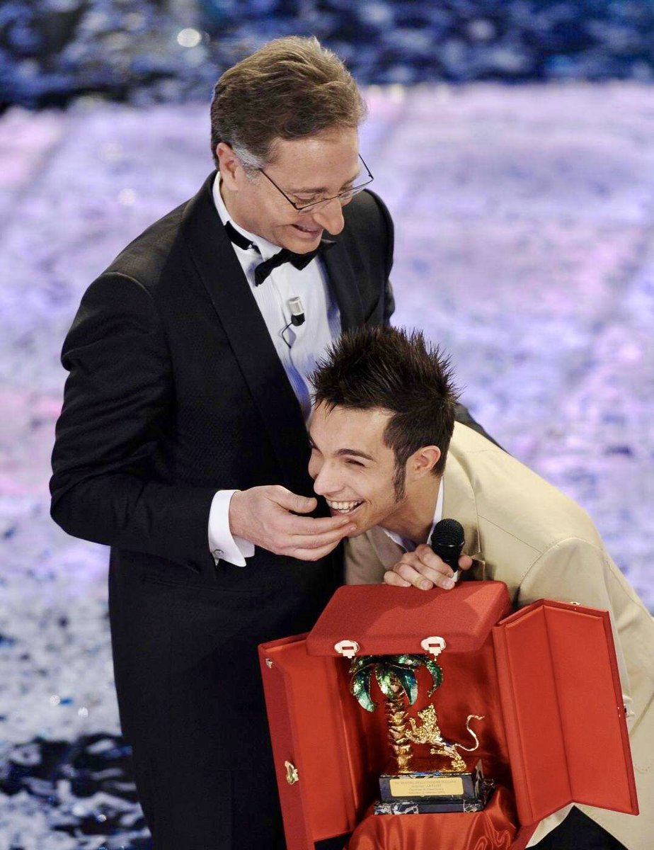 MARCOCARTA85's tweet photo. Ricordo con affetto questo momento. 9 anni fa, il mio Sanremo.
Ricordo l’emozione, la paura di affrontare qualcosa che un ragazzo di un talent allora non si poteva permettere e sono fiero di essere stato il primo di una lunga serie.
ricordo la carezza paterna di @PaoloBonolis https://t.co/RaQzitDGSZ