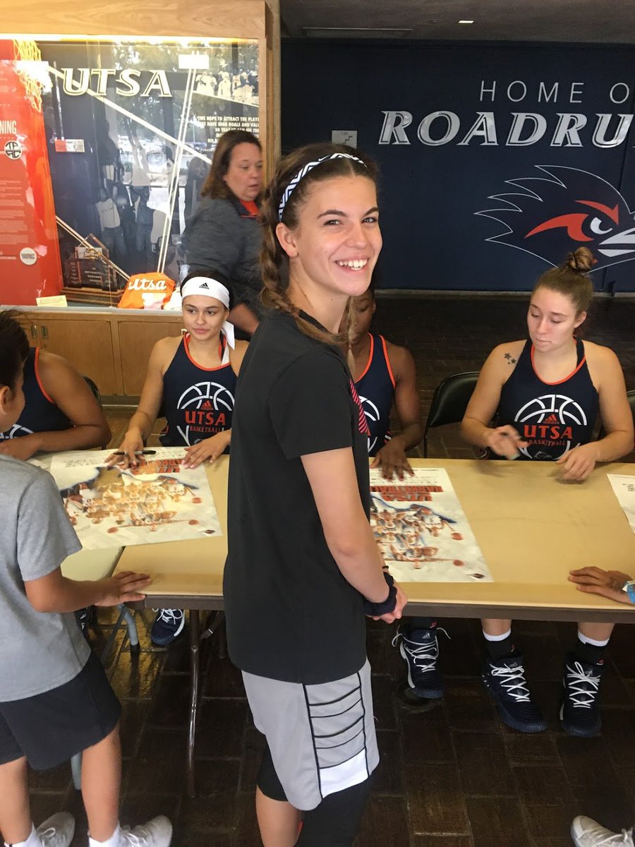 RayinTX's tweet photo. #UTSAWBB Many thanks to the UTSA basketball team for taking the time to work with and talk with me about our passion. @CoachHolt @dejagrey_ @CarlieHeineman https://t.co/qM0OZORV2h