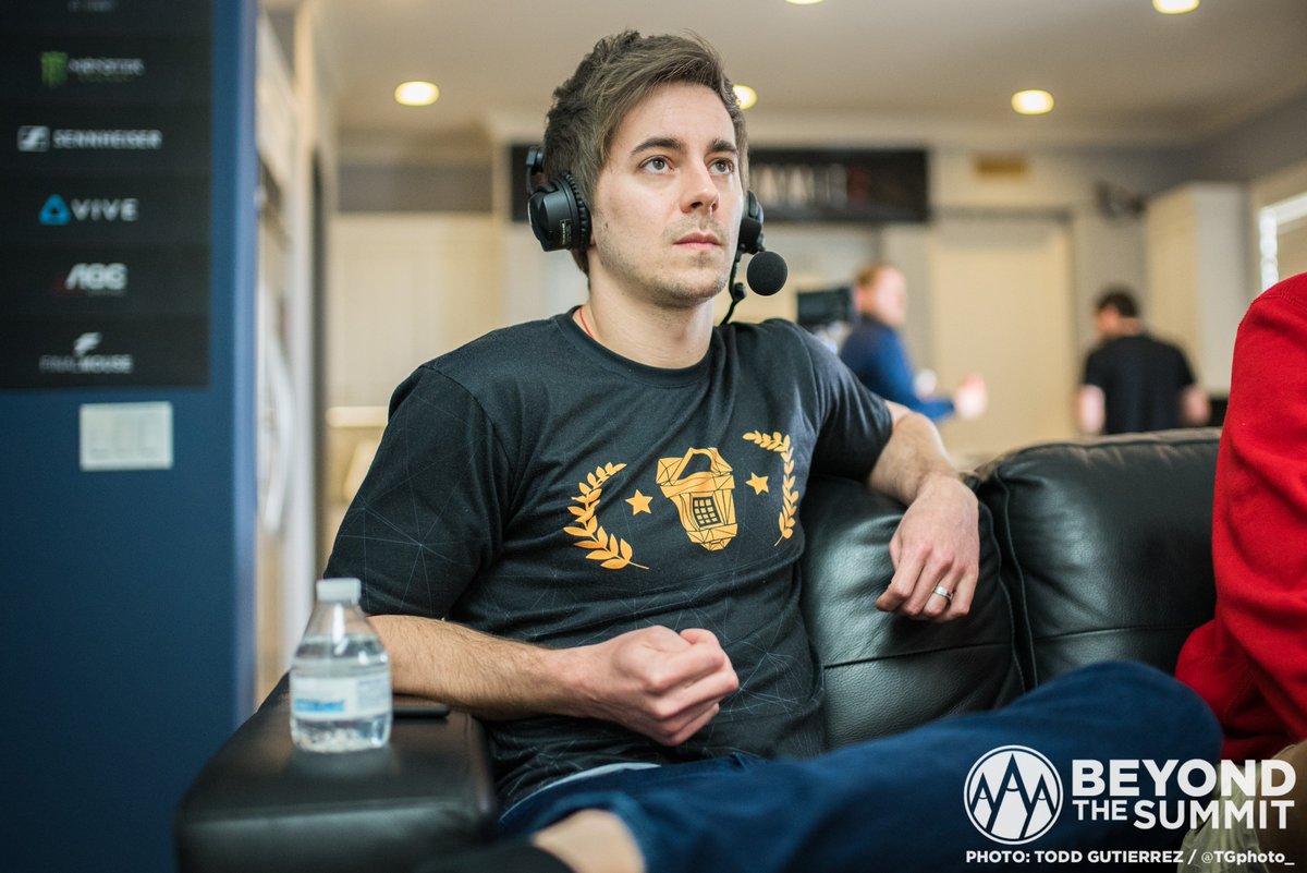 BTSdota's tweet photo. Get your bae this #cs_summit tee this Valentine’s Day! 😍 https://t.co/K1MHpJmlA1 https://t.co/9VlOOvFble