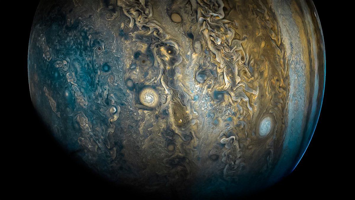 Xavi_Bros's tweet image. Wonderful image of #Jupiter seen by #Juno spacecraft approaching to 3500 km of top clouds in its recent 10th orbit. See the details and features never seen before. Credit: Sarah Liberatore NASA/JPL-Caltech/SwRI/MSSS/.