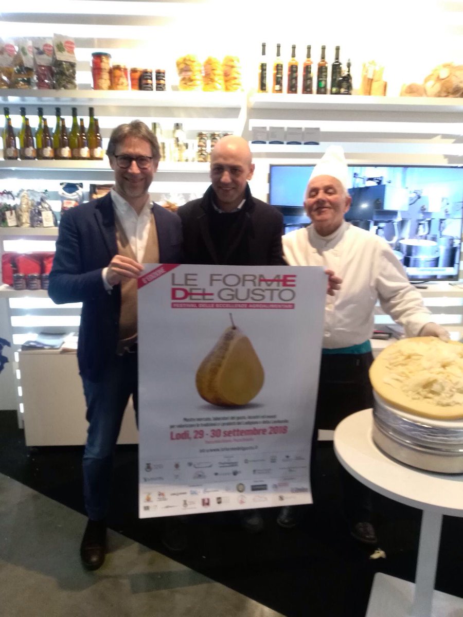 LeFormeDelGusto's tweet photo. Tutto esaurito oggi alla @bitmilano nello stand di @confartigianato per la vetrina del Festival delle eccellenze agroalimentari di #Lodi #LeFormeDelGusto. E tra ospiti eccellenti e visitatori, anche i figuranti della città di #Barletta per una... disfida del #gusto. https://t.co/s7MRrSBkNQ