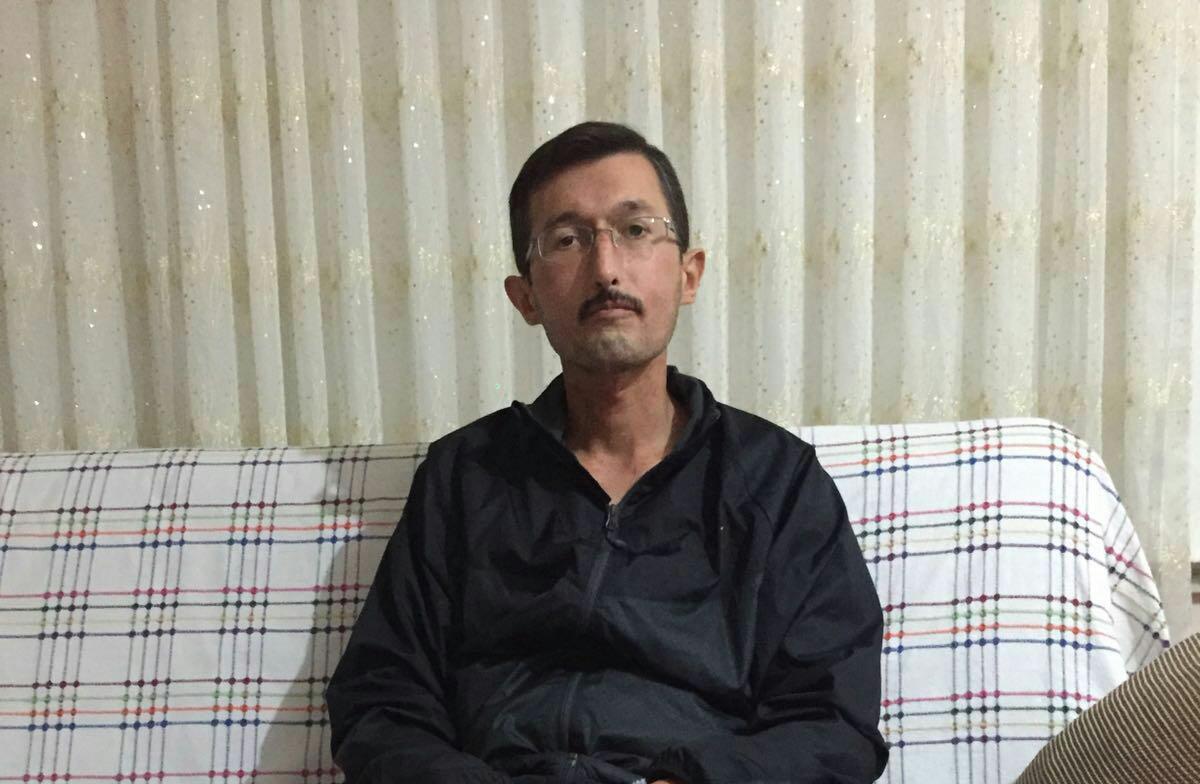 KacSatOldu's tweet photo. Ölüme terkedilen Denizli cezaevinde tutuklu 5 çocuk babası Ömer Şamlı.
18 senedir ağır hasta!
Hastalıklara bağlı el-ayak parmaklarında kopmalar var.
Yemek borusu darlığı rahatsızlığı.
Akciğeri %35 kapasiteyle çalışıyor.
Ciddi mide rahatsızlığı,
Kanamalı hemoroid,
Hipertansiyon! https://t.co/jvBU62BeIj